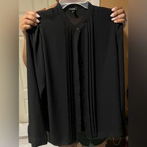 Relaxed Pleaded Portofino Shirt. The color is a pitch black.